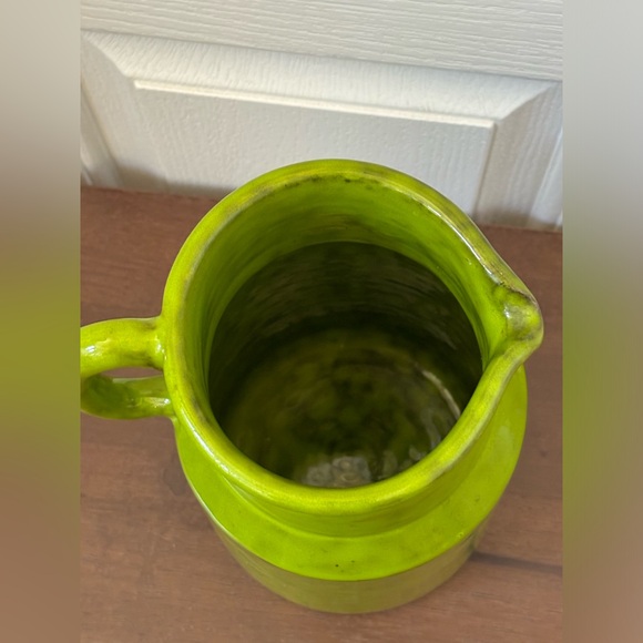 Peasant Village Vtg Italian Pitcher Glazed Avocado Green Signed 8” Vase, 36 OZ - Picture 5 of 10